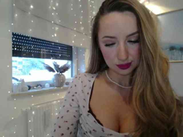 JulietteGlow webcam