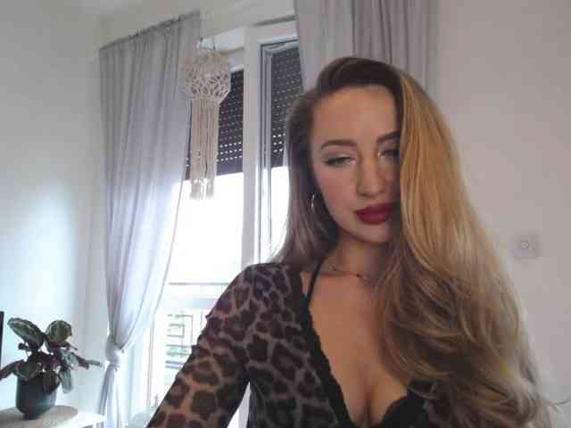 JulietteGlow webcam