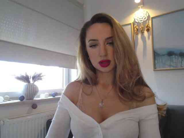JulietteGlow webcam