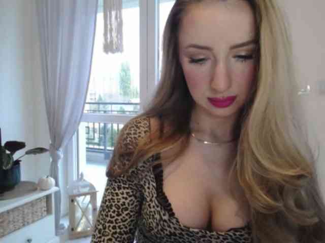 JulietteGlow webcam