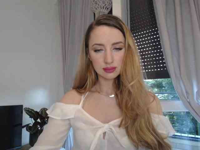 JulietteGlow webcam