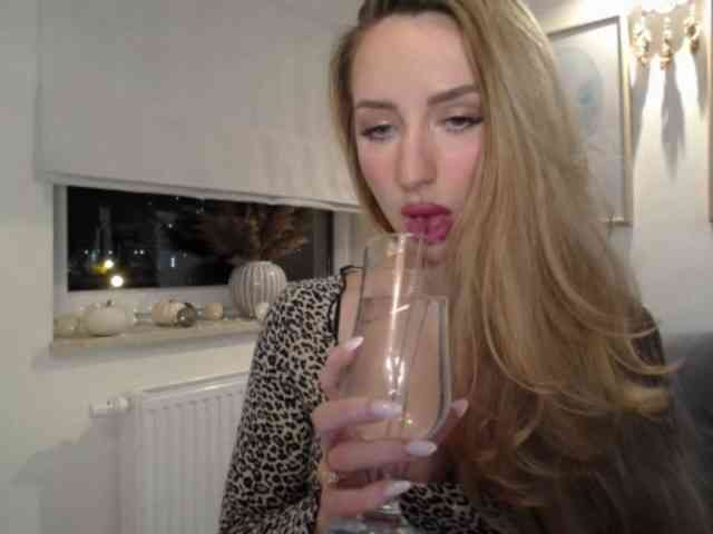 JulietteGlow webcam