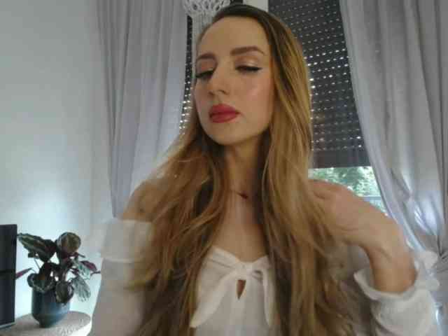 JulietteGlow webcam