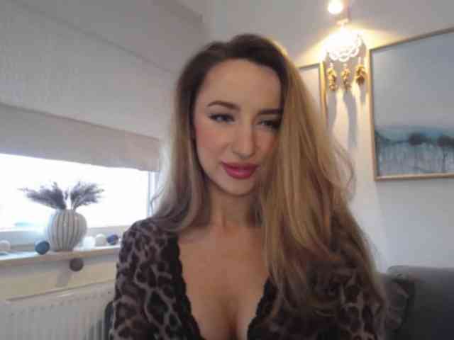 JulietteGlow webcam