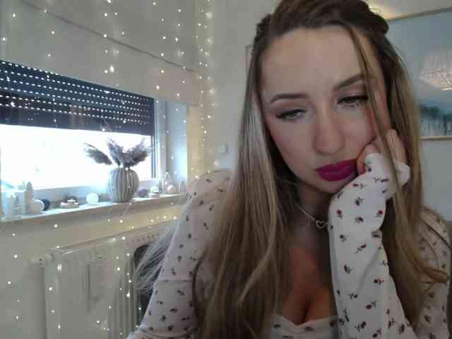 JulietteGlow webcam