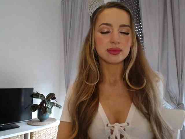 JulietteGlow webcam