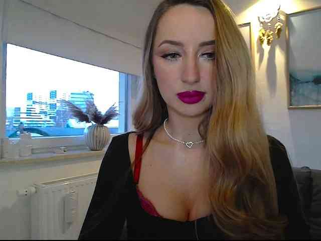 JulietteGlow webcam