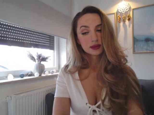 JulietteGlow webcam