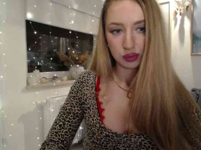 JulietteGlow webcam