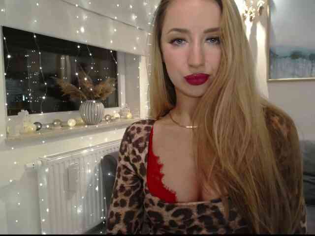 JulietteGlow Live Webcam on BongaCams