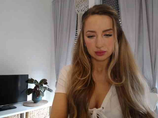 JulietteGlow webcam