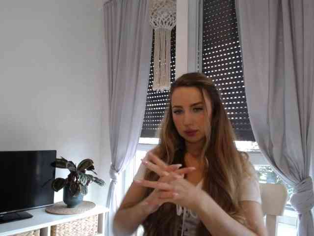JulietteGlow webcam