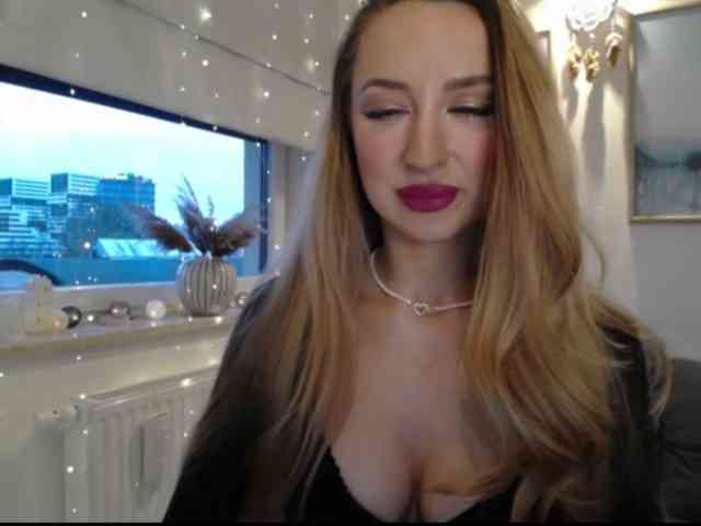 JulietteGlow webcam