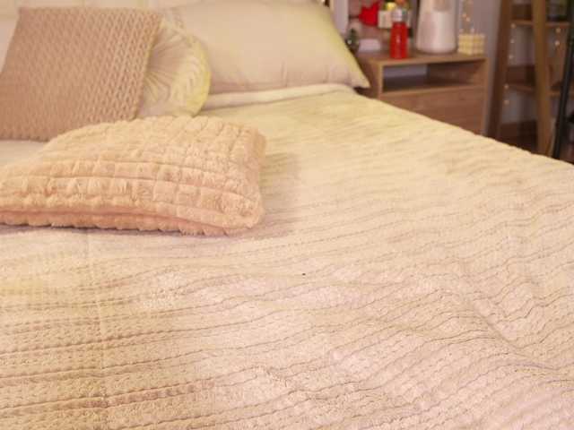 Saryhott's BongaCams show and profile