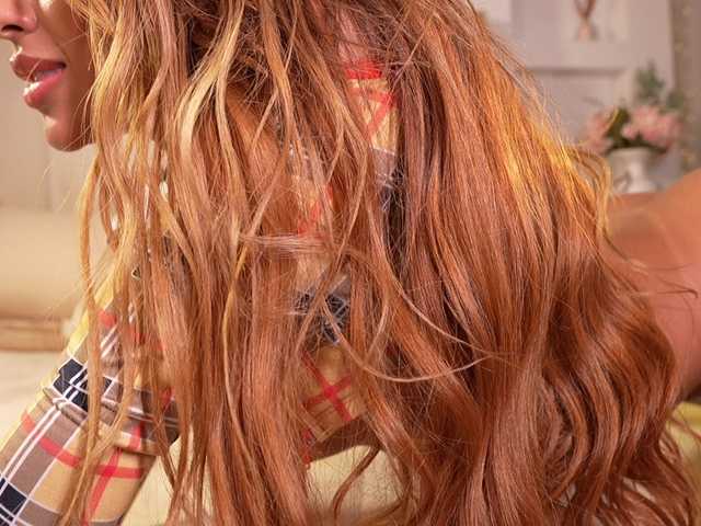 Saryhott's BongaCams show and profile