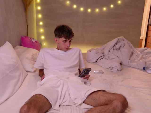 jerry-wow Live Webcam on BongaCams