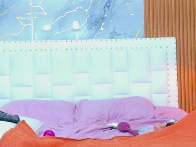 Kinky-Madisson's BongaCams show and profile