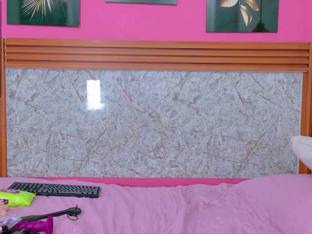 Kinky-Madisson's BongaCams show and profile