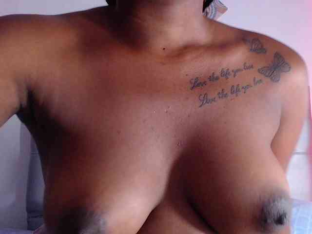 Beautyyebonyy webcam
