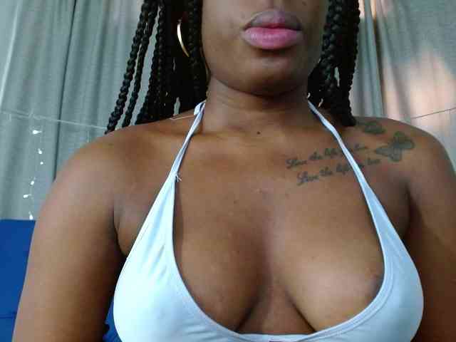 Beautyyebonyy webcam