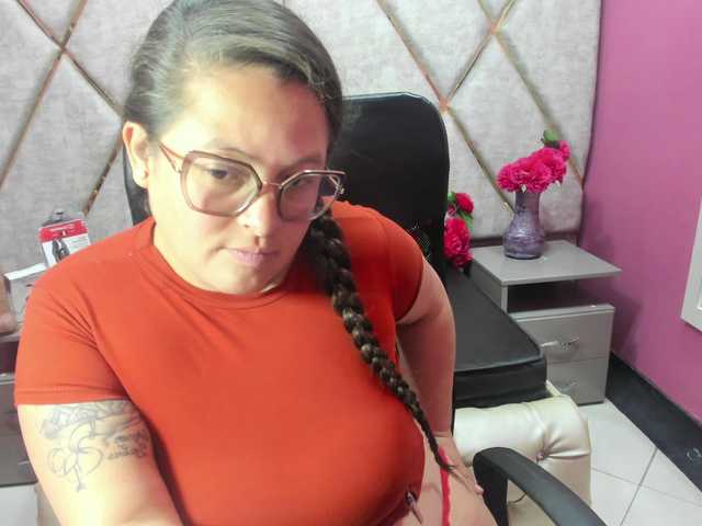 SaraThonson's BongaCams show and profile