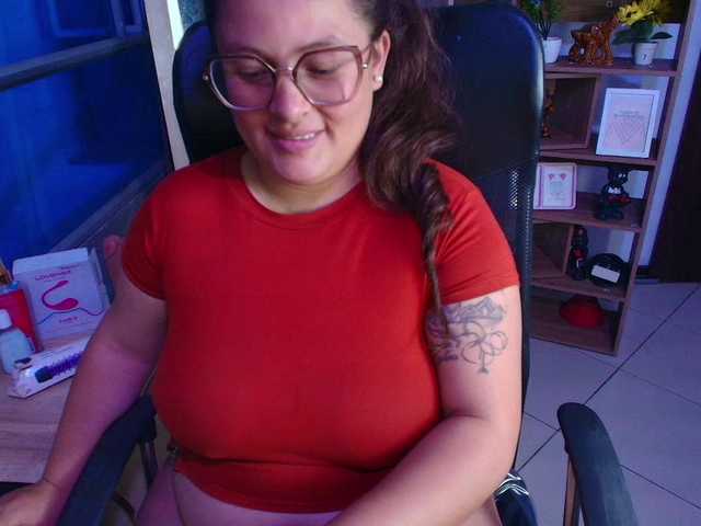  SaraThonson chat room