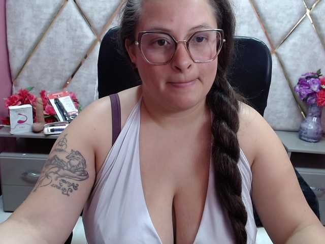 SaraThonson's BongaCams show and profile