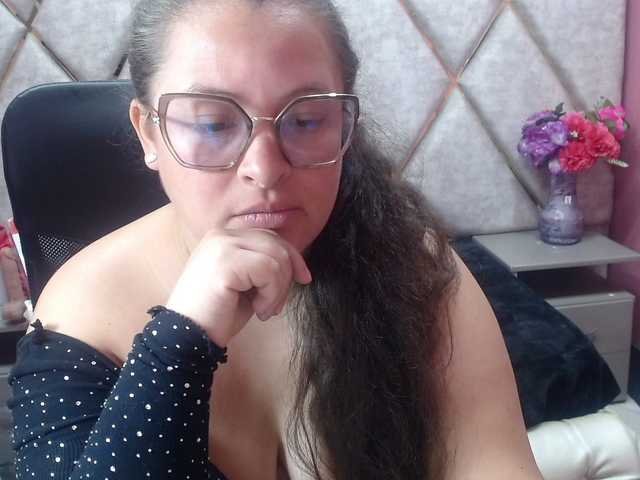 SaraThonson's BongaCams show and profile