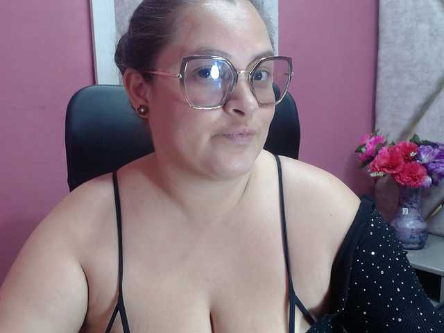 SaraThonson's BongaCams show and profile