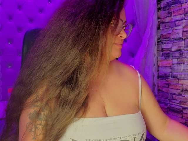  SaraThonson chat room