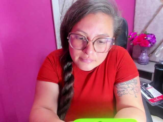 SaraThonson live cam profile