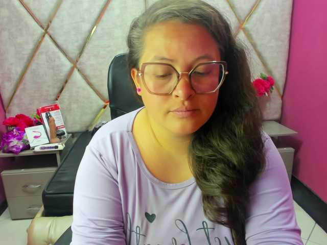  SaraThonson chat room