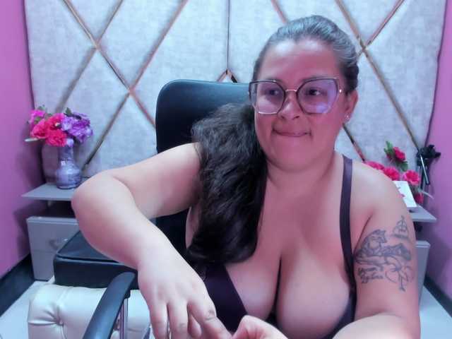 SaraThonson's BongaCams show and profile