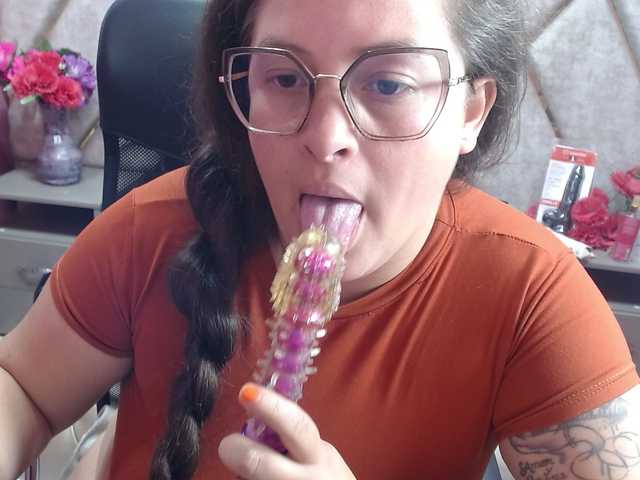 SaraThonson's BongaCams show and profile