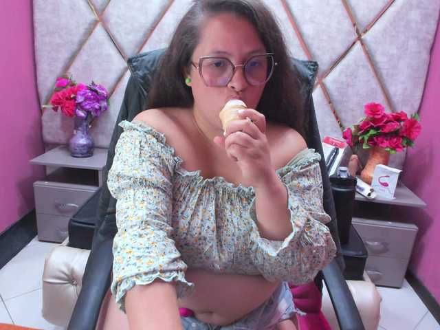 SaraThonson webcam bongacams model stream image