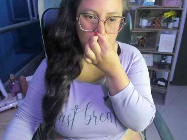 SaraThonson Live Webcam on {site_name}