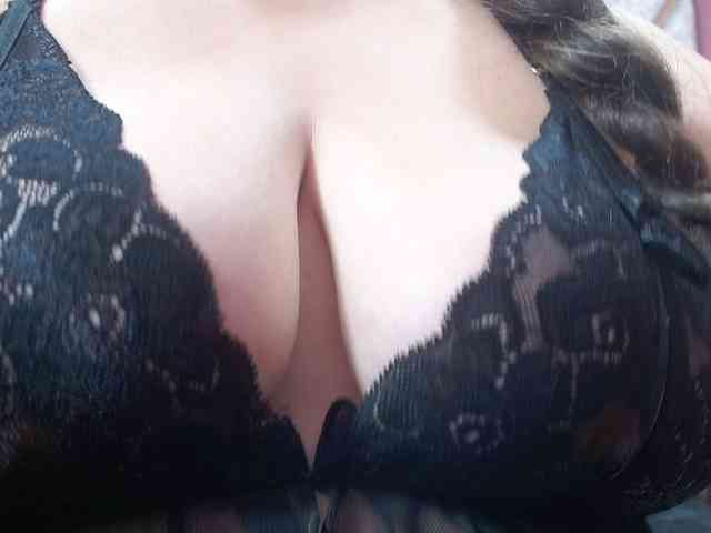 SaraThonson Live Webcam on BongaCams