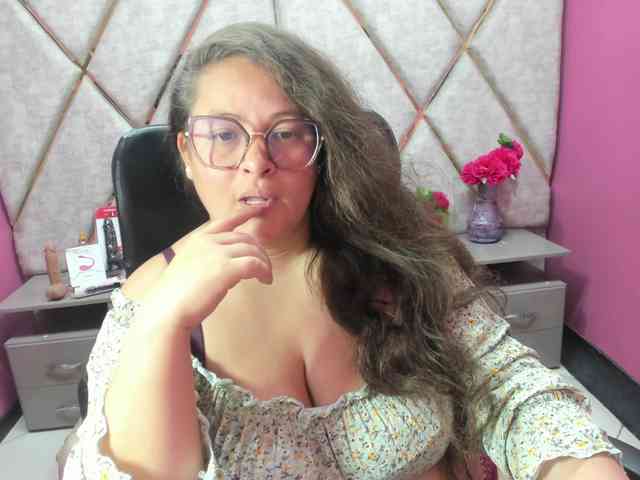 SaraThonson Live Webcam on BongaCams