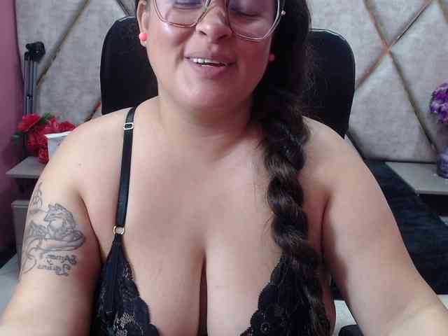 SaraThonson Live Webcam on BongaCams