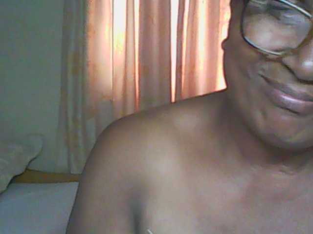 hotmomsexy's BongaCams show and profile