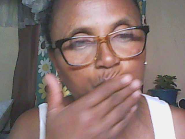 hotmomsexy's BongaCams show and profile