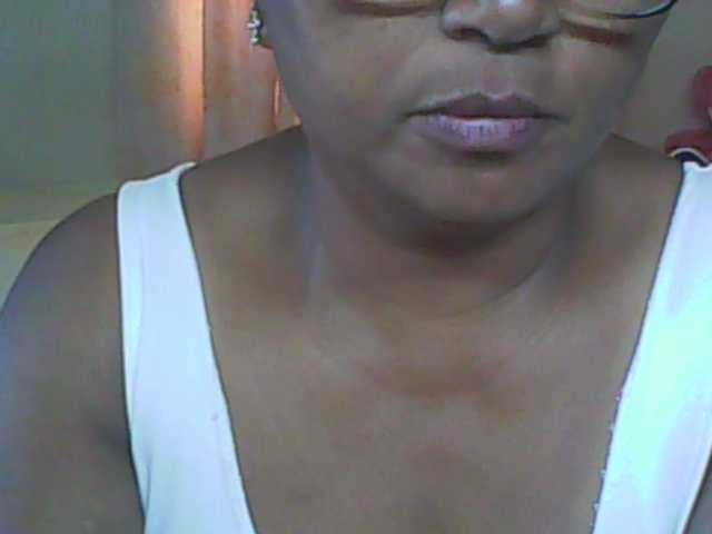 hotmomsexy's BongaCams show and profile