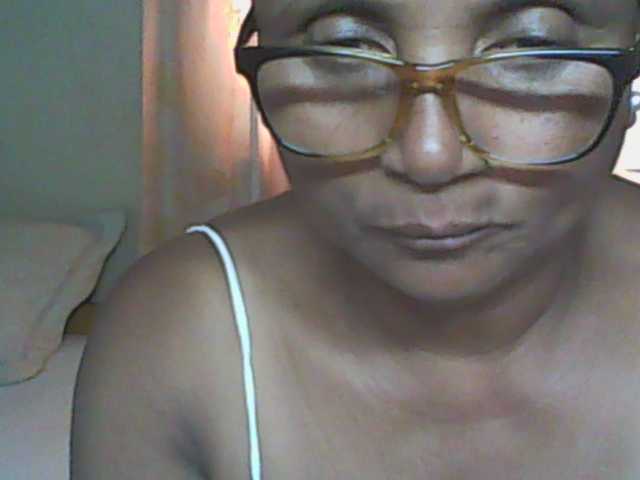 hotmomsexy's BongaCams show and profile