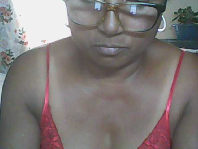 hotmomsexy's BongaCams show and profile