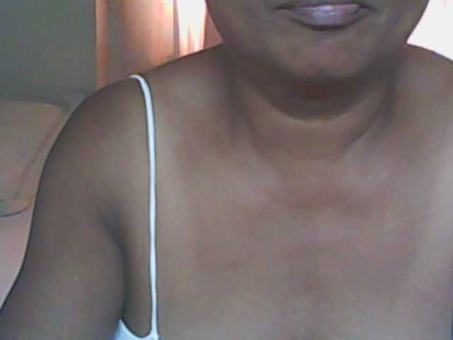 hotmomsexy's BongaCams show and profile