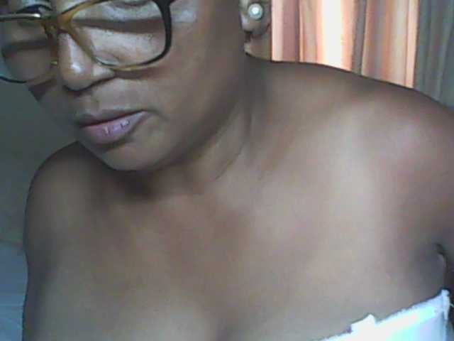 hotmomsexy's BongaCams show and profile