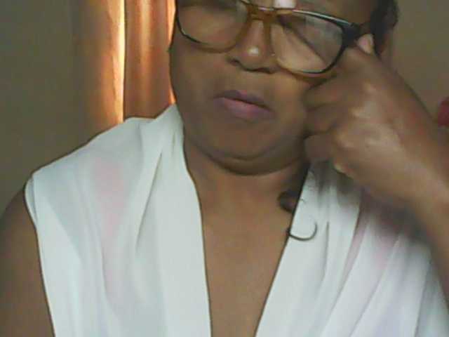 hotmomsexy's BongaCams show and profile