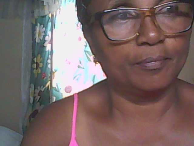 hotmomsexy's BongaCams show and profile