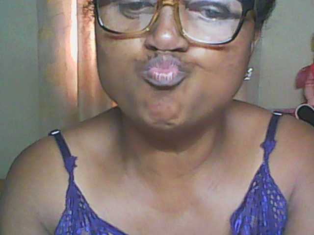 hotmomsexy's BongaCams show and profile