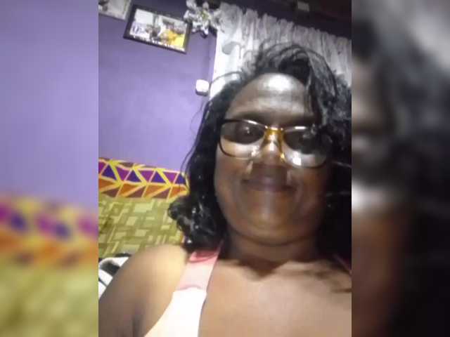 hotmomsexy's BongaCams show and profile